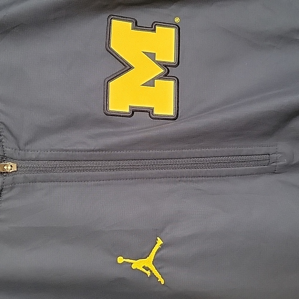 Pullover - Picture 2 of 4